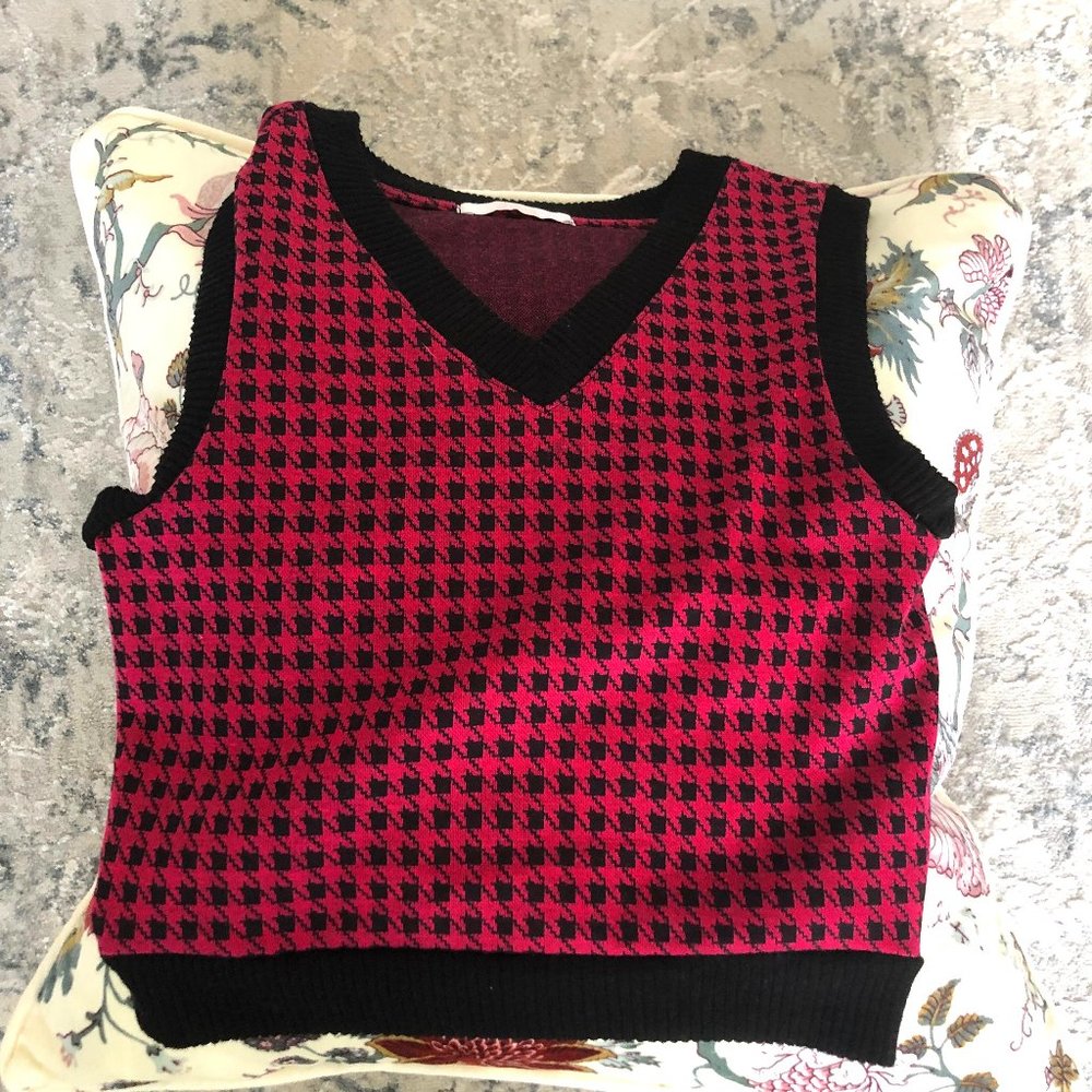 Brand: Shasa, Size: M, Color: dark red to medium pink, with black pattern